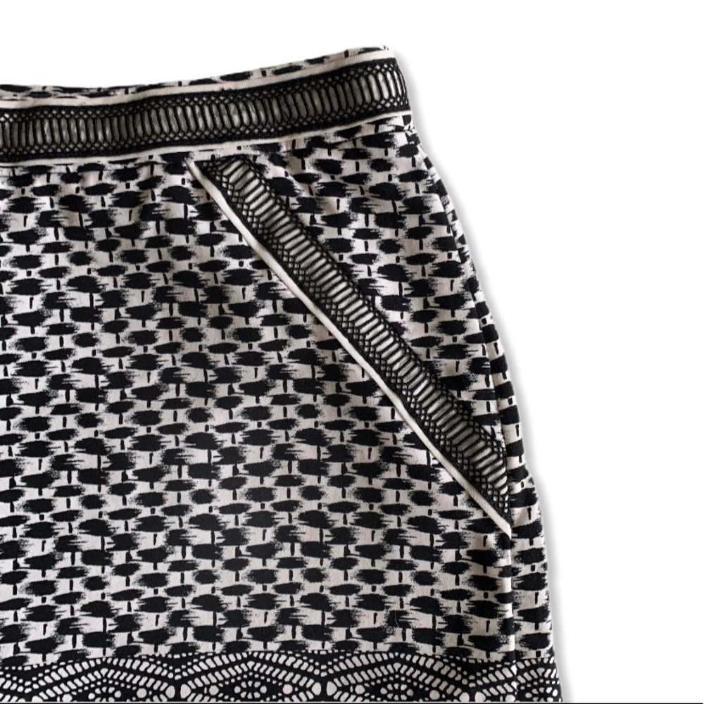 White House Black Market Skirt Geometric Lined Hidden Zipper Size 10 EUC - Picture 5 of 9